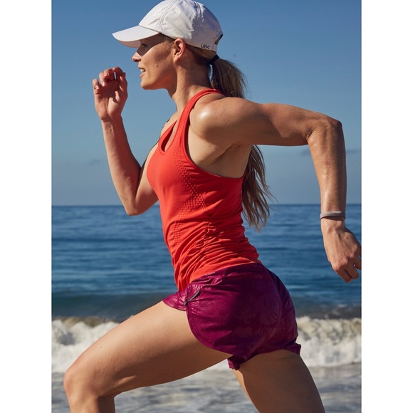 ATHLETA Botanical Racer Run Short 4.5” Exotic Fuchsia - Picture 2 of 9